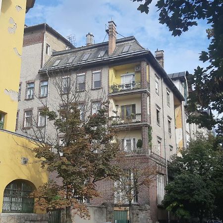 2 Bedroom Apartment Near Heroes Square Будапеща Екстериор снимка
