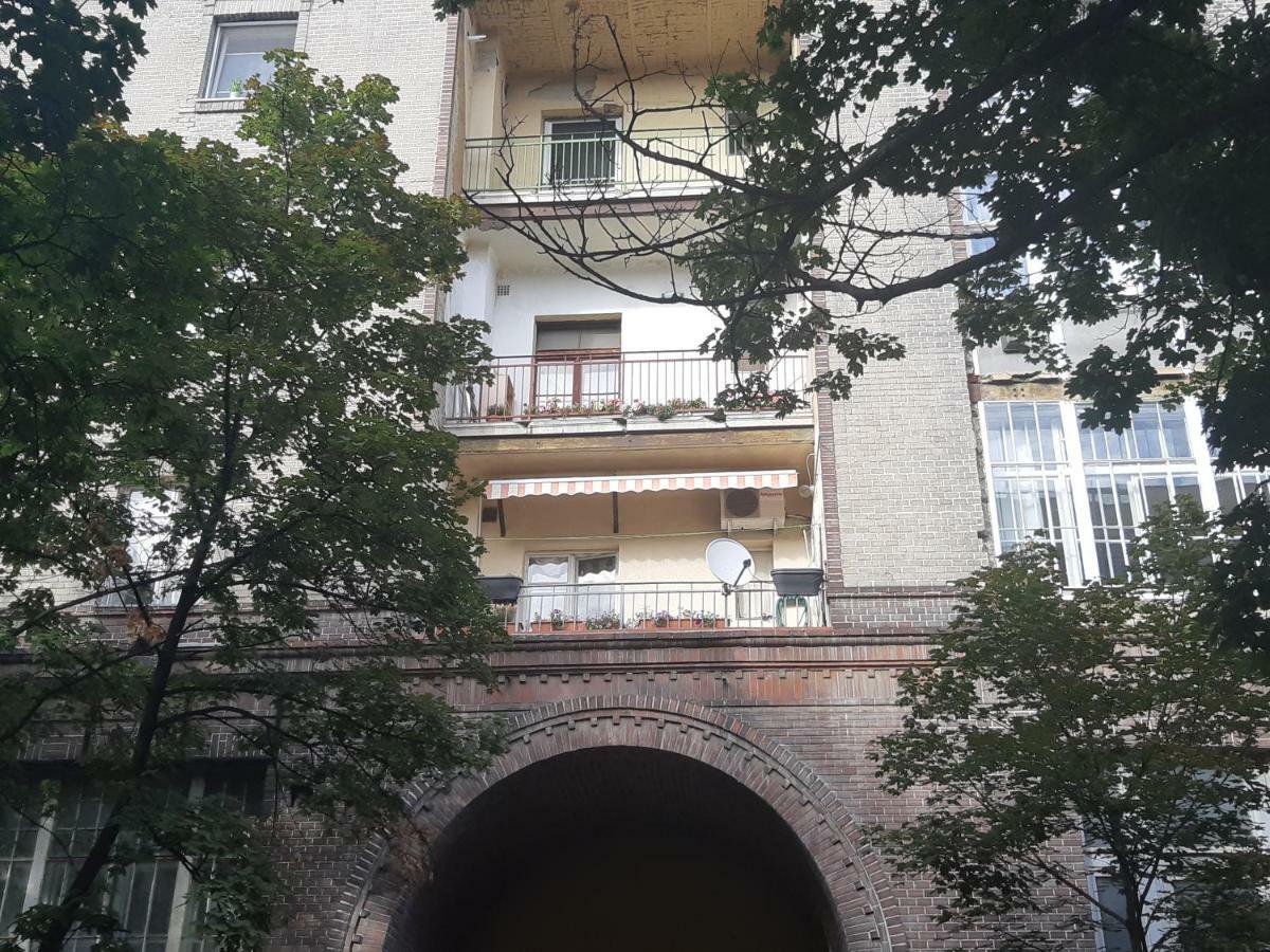 2 Bedroom Apartment Near Heroes Square Будапеща Екстериор снимка