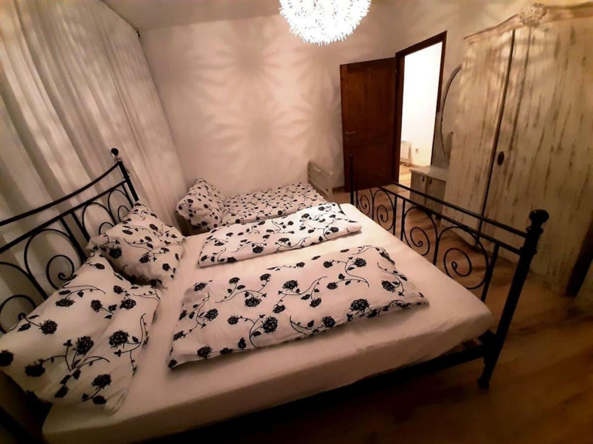 2 Bedroom Apartment Near Heroes Square Будапеща Екстериор снимка