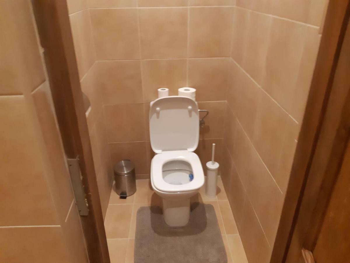2 Bedroom Apartment Near Heroes Square Будапеща Екстериор снимка